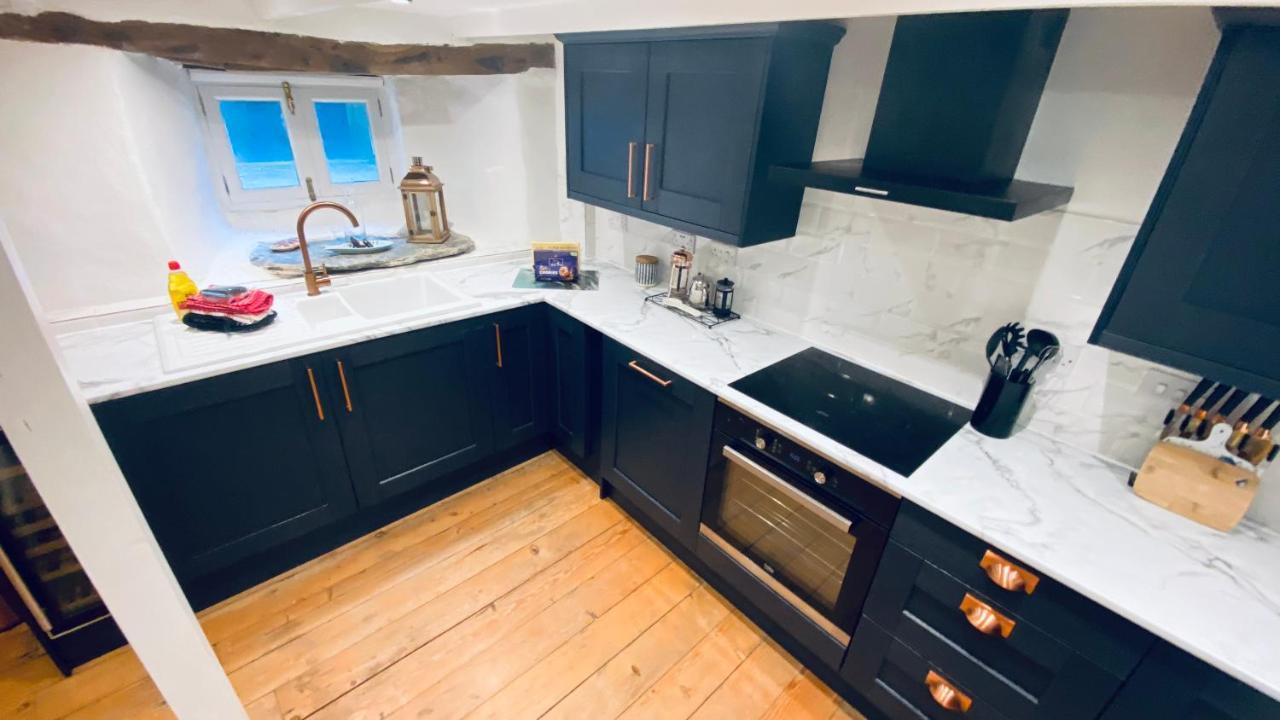 Spindrift Is A Beautiful Newly Refurbished Three Bedroom Private Family House Located On The Old Harbour And The Coastal Path In The Heart Of Beautiful Polperro Εξωτερικό φωτογραφία